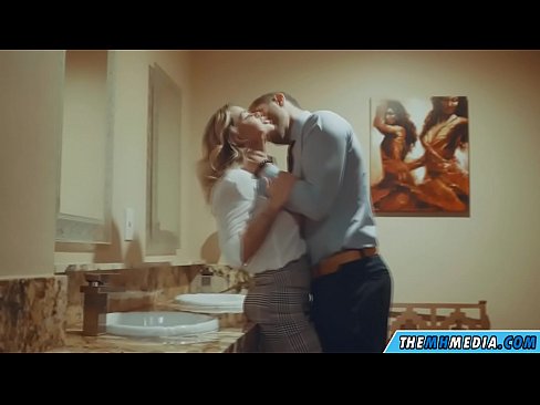 ❤️ Wanneer een rondborstige blondine je verleidt in een openbaar toilet ️ Sluts at porn nl.sexvideogif.ru ☑